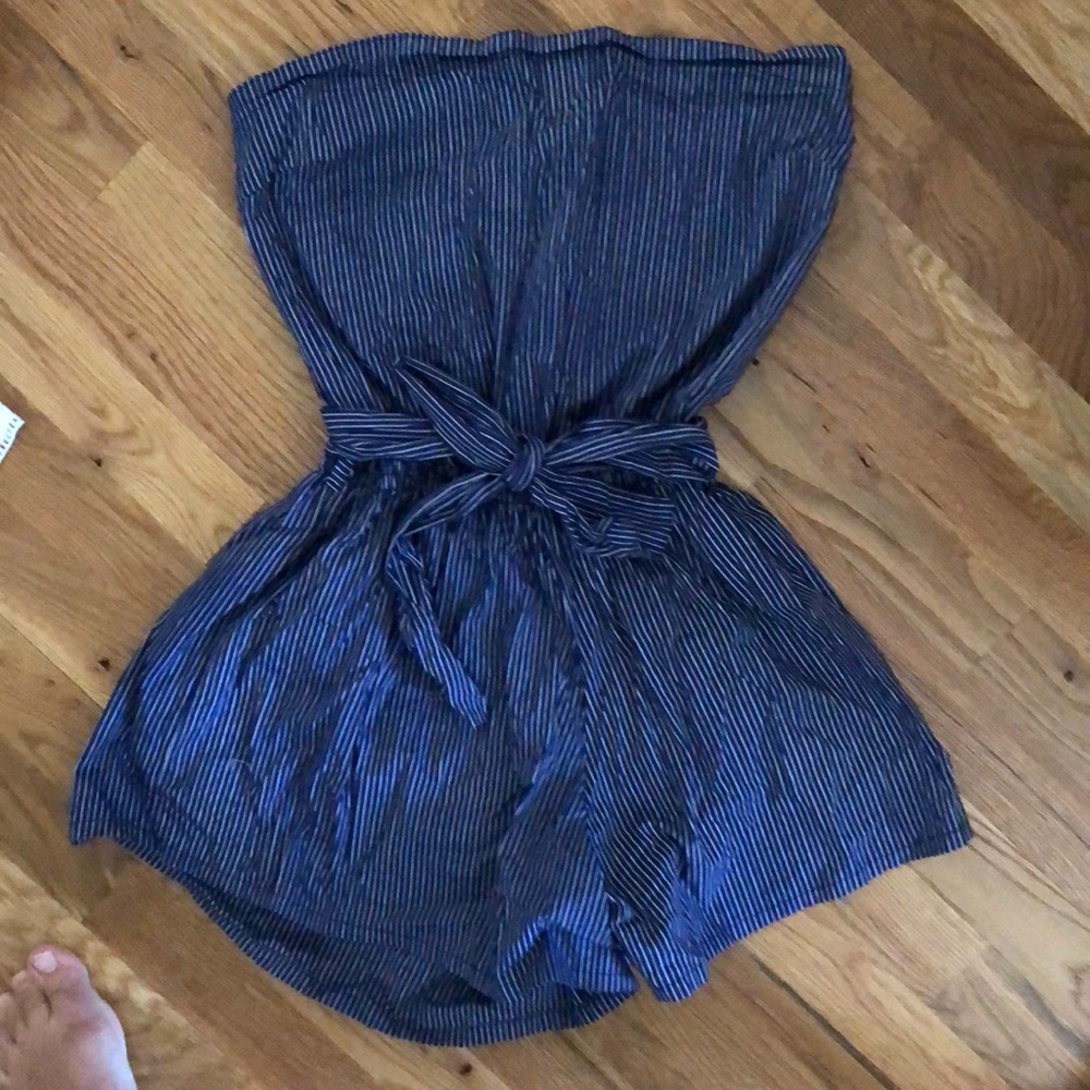 Stripped strapless romper
